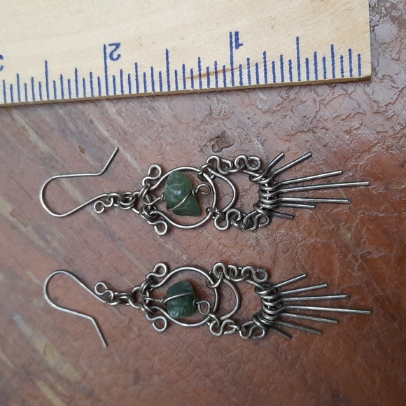 Silvertoned/greenstone dangly earrings - Picture 2 of 4